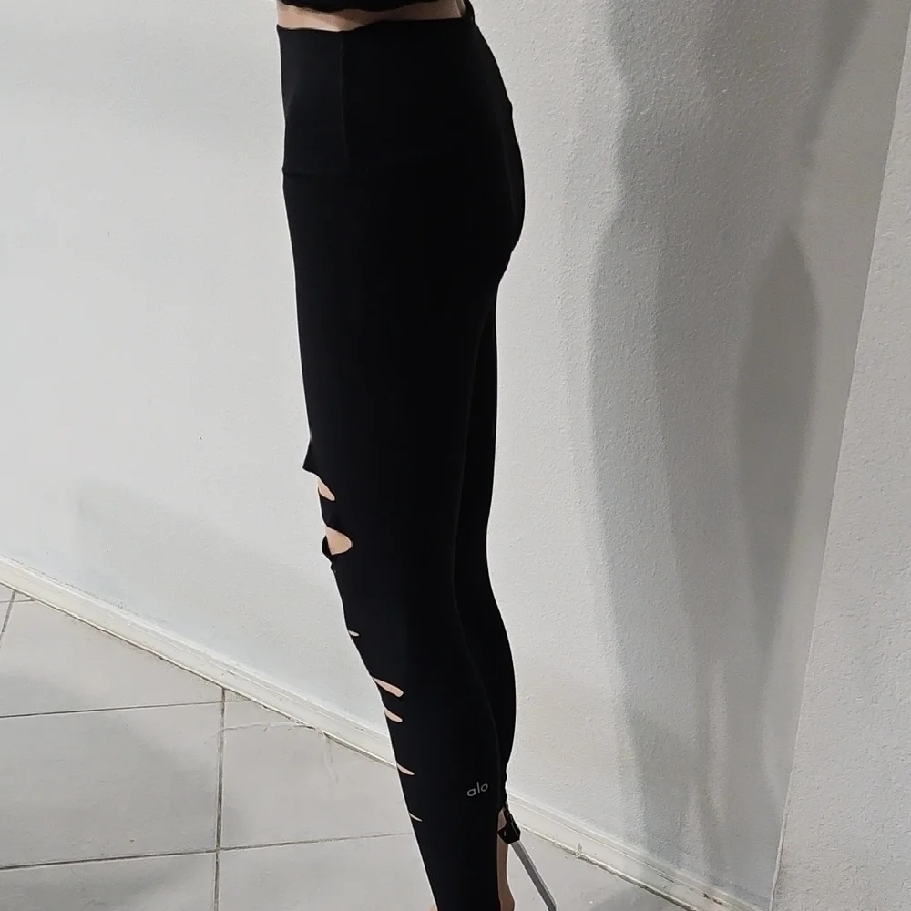 ALO Yoga Black High-Waist Ripped Leggings - Picture 6 of 8